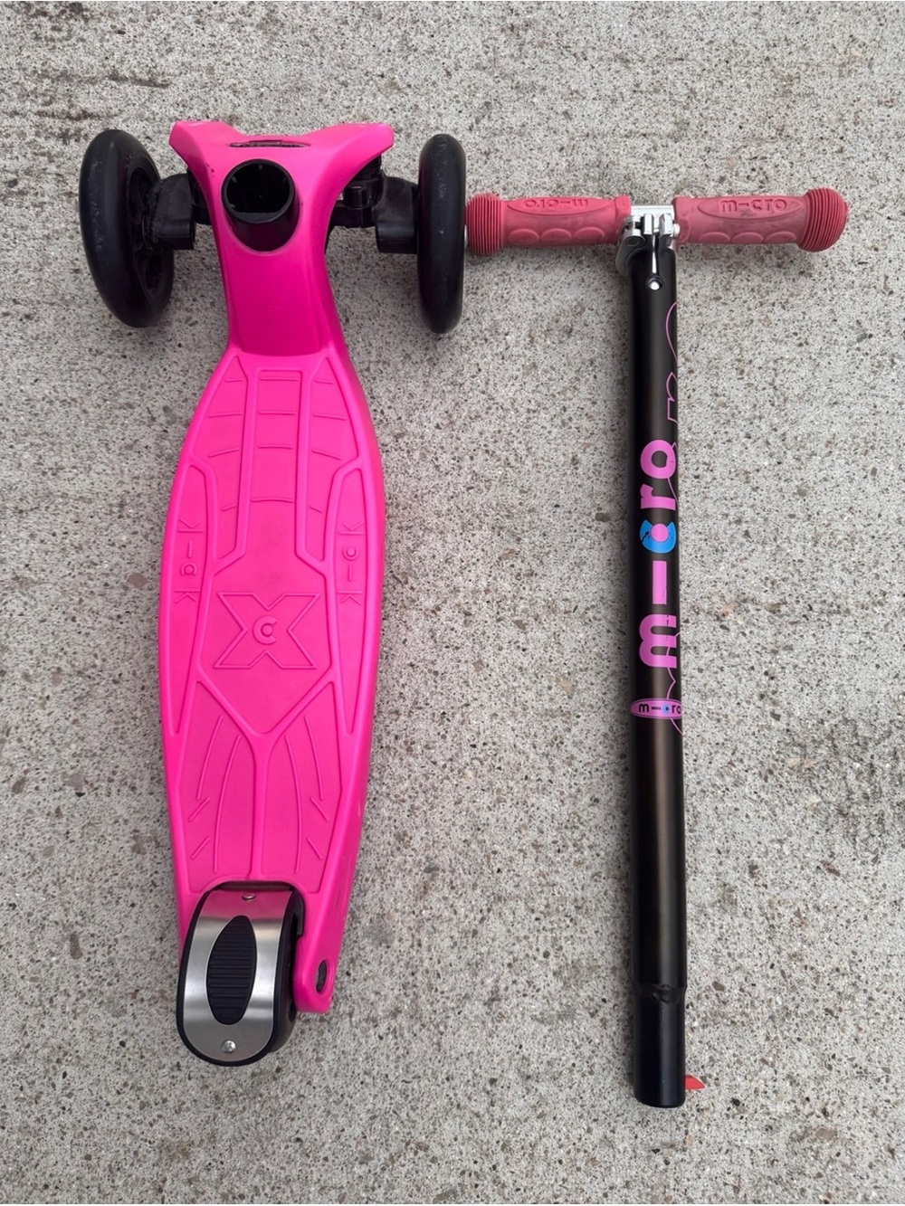 Micros Pink Kids 3-Wheel Scooter with Black Stem